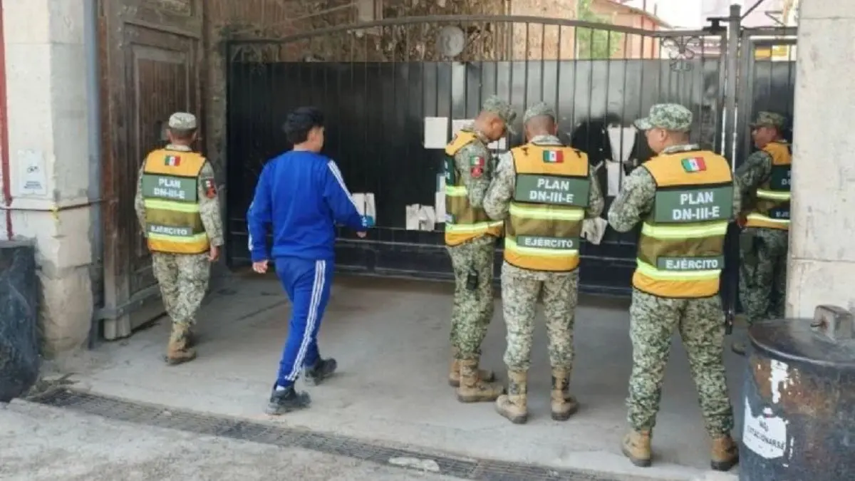 El accidente ocurrió en el barrio de San Juan, Hidalgo, cuando los empleados quedaron atrapados por material que descargaban de dos tolvas FUENTES: X
