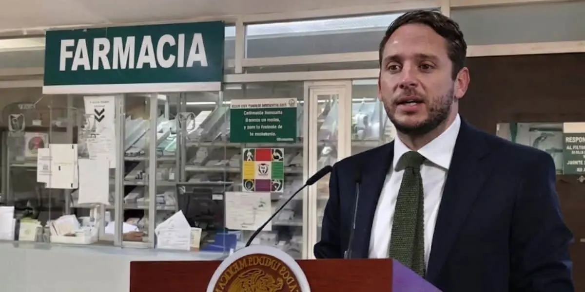El subsecretario explicó acciones gubernamentales para fortalecer inventarios clínicos, transparentar adquisiciones y modernizar centros hospitalarios. (créditos: Mañanera)