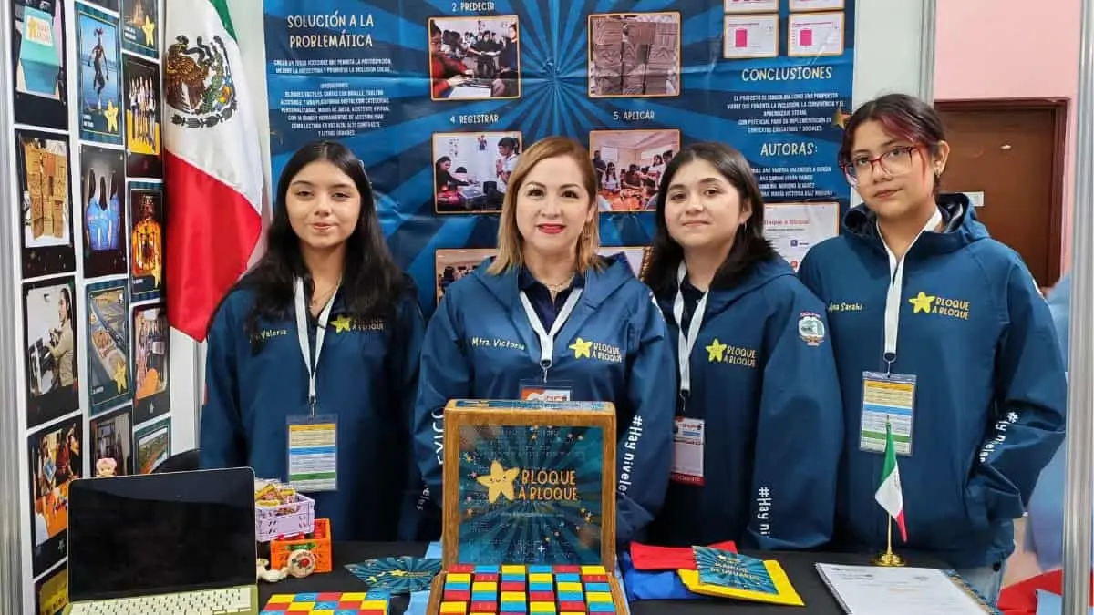 Ana Sarai Girón, Ana Valeria Valenzuela y Carolina Moreno recibieron el nivel Platino por una iniciativa que combina innovación educativa y accesibilidad (Créditos: CBTA 197)