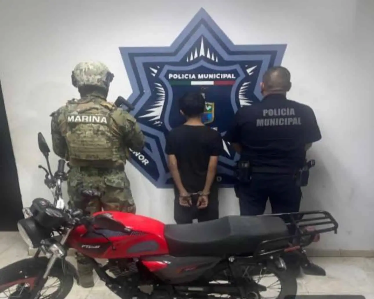 El menor de edad fue capturado luego de que presuntamente despojara la liviana unidad a otro sujeto. Foto: SSPM Cajeme