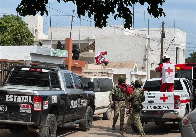 Hallan a hombre baleado en techo de vivienda de la Libertad