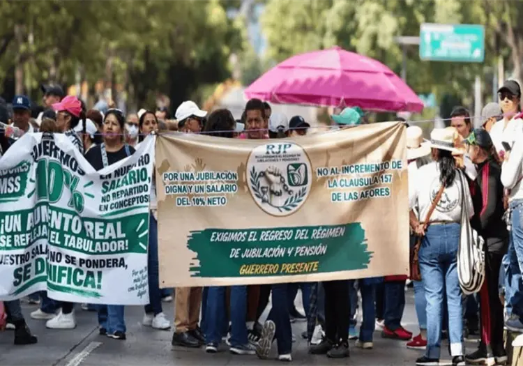 Personal del IMSS amenaza con bloqueos nacionales ante falta de respuestas