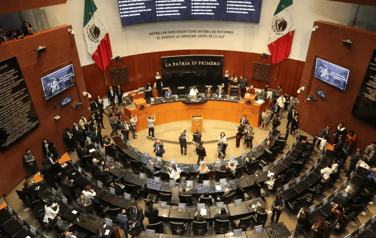 Los legisladores del PAN votaron en contra por considerar que se afectará a pequeños negocios. Foto: Senado