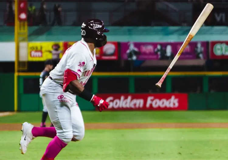 Tomateros apalea a Mayos al abrir la serie