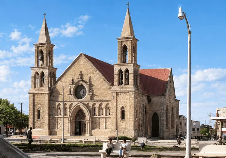 Así se vería hoy la antigua Catedral de Ciudad Obregón, según imágenes recreadas con IA