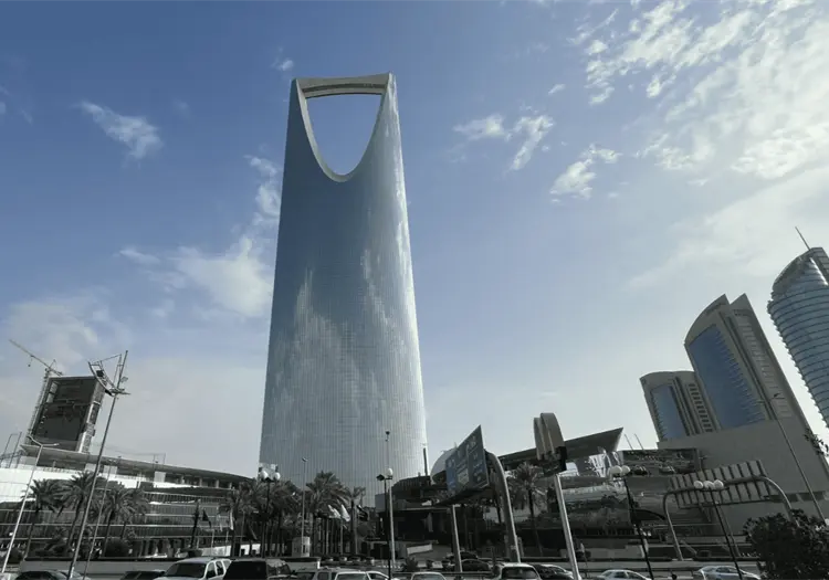 Ordenan evacuar embajada de Estados Unidos en Arabia Saudita por riego de ataques