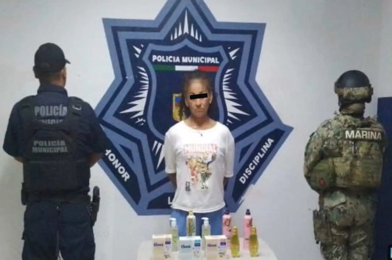 Personal de vigilancia del establecimiento fue quien detectó a la mujer cuando intentaba retirarse sin pagar los artículos. Foto: SSPM Cajeme