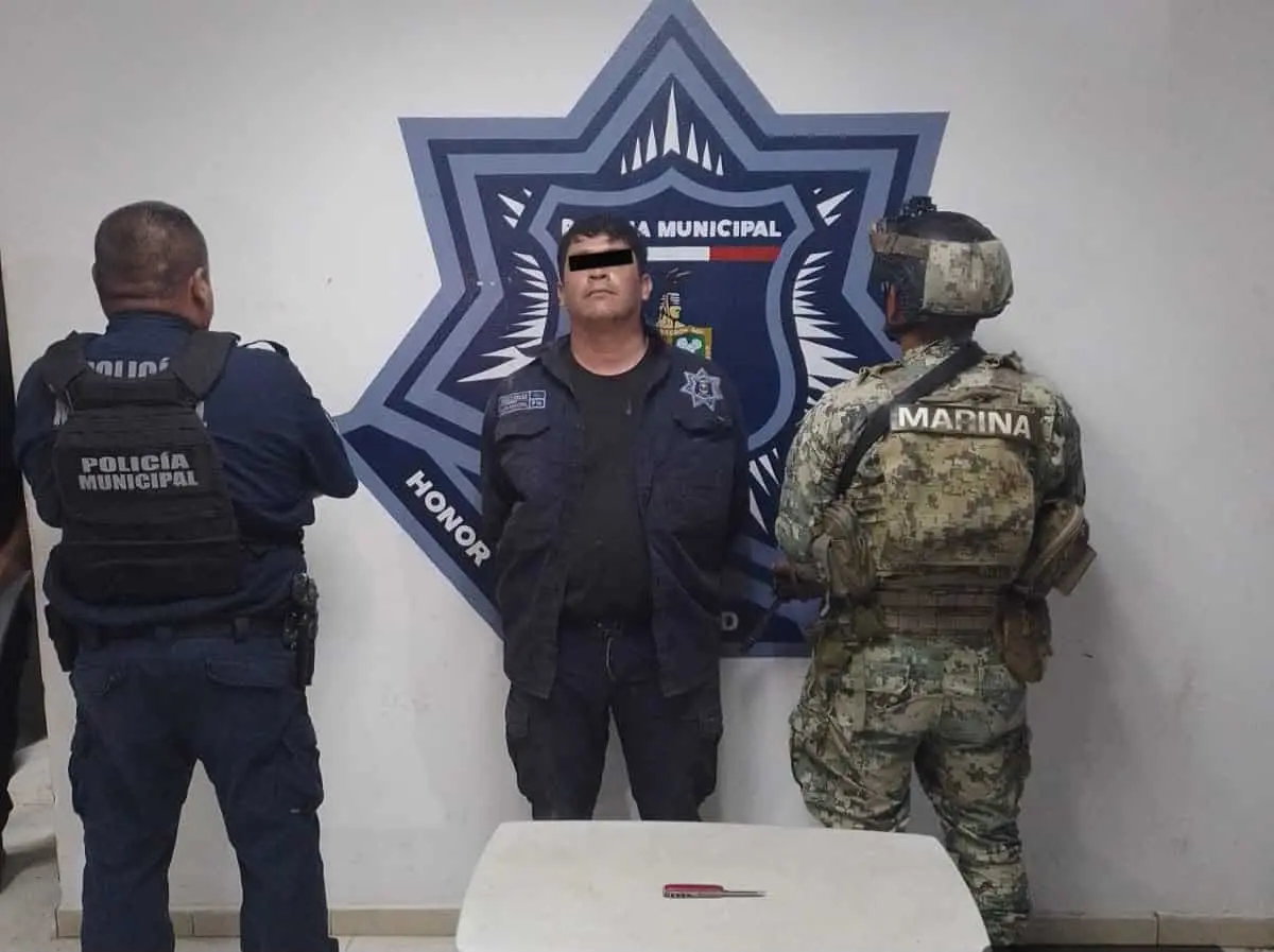 El elemento de la Policía Municipal de Bácum agredió a los policías de Cajeme cuando se disponían a detenerlo por alterar el orden. Foto: SSPM Cajeme