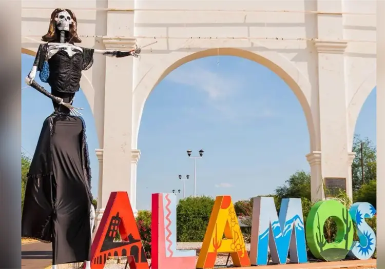 Instalan en Álamos catrinas y catrines