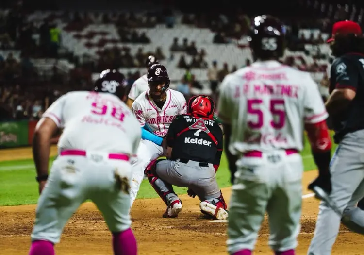 Tomateros viene de atrás y deja en el terreno a Mayos