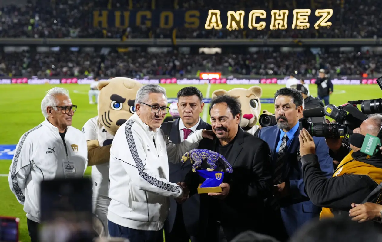 La elección de Tigres como rival para esta fecha añadió un significado especial al homenaje. Foto: Pumas