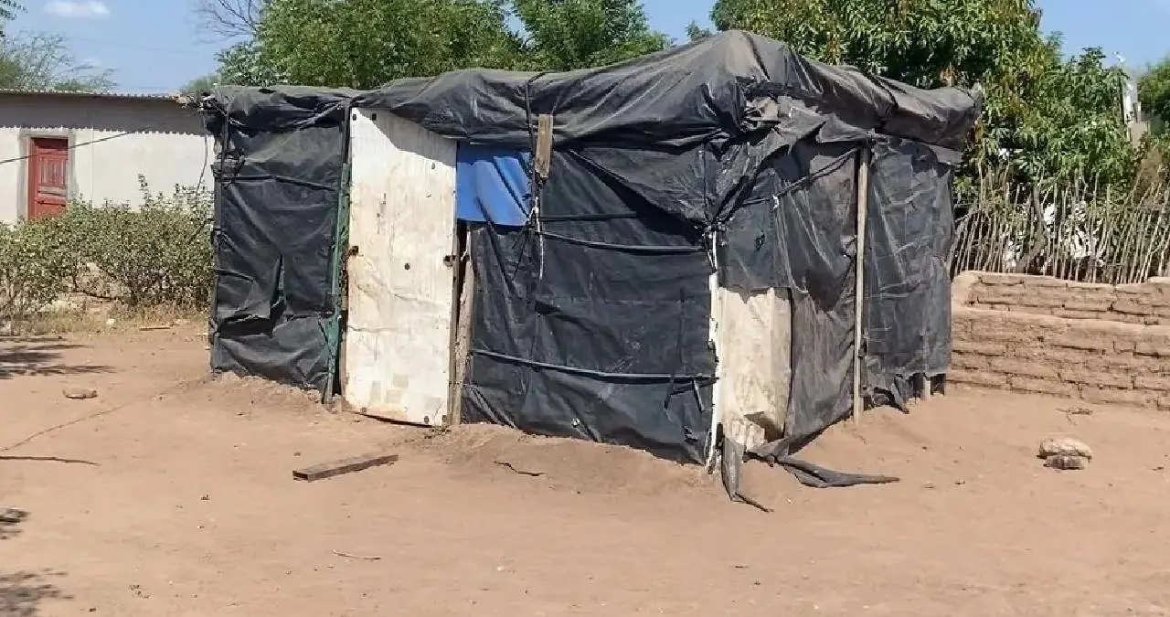 Algunas familias aún cuentan con viviendas de hule y lamina. FOTO: Édgar Coronado