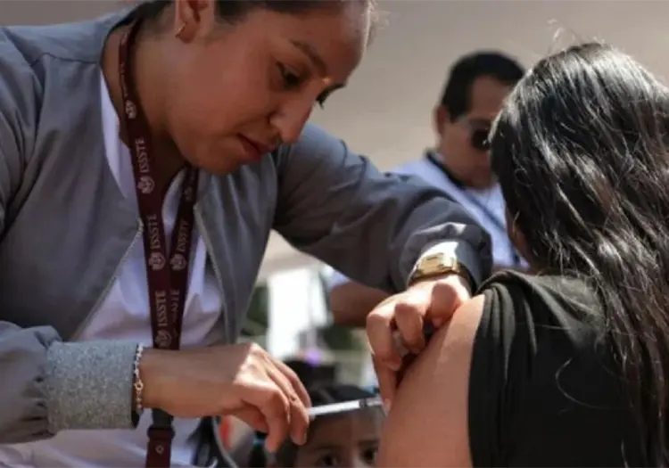 Tamaulipas intensifica vacunación contra influenza, COVID-19 y neumococo por llegada del frío