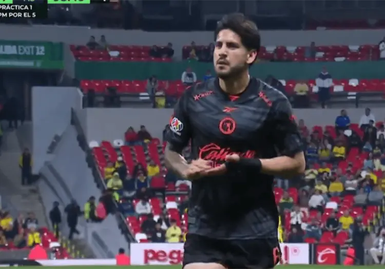 VIDEO | Alejandro Gómez causa polémica por gesto tras su expulsión ante América