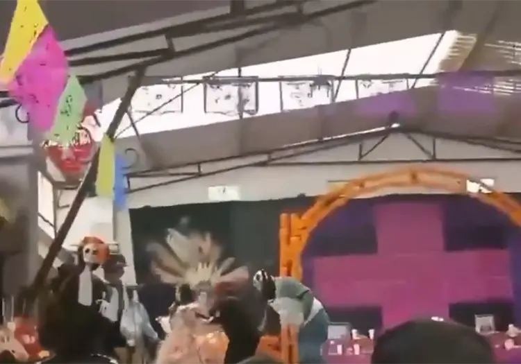 Se quema traje de estudiante vestida de catrina en escuela de Hidalgo