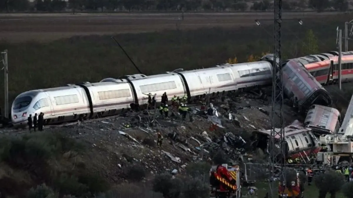 Autoridades reportan decenas de fallecidos tras la colisión de dos trenes de alta velocidad en Andalucía y advierten que la cifra podría aumentar FUENTES: X