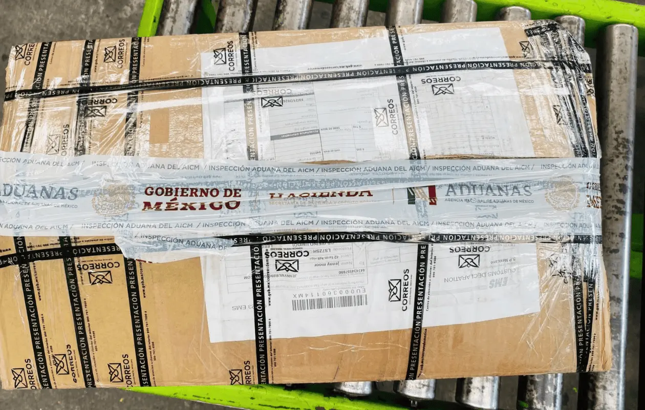 El paquete quedó bajo resguardo de Correos de México y fue puesto a disposición de las autoridades correspondientes. Foto: Gabinete de Seguridad