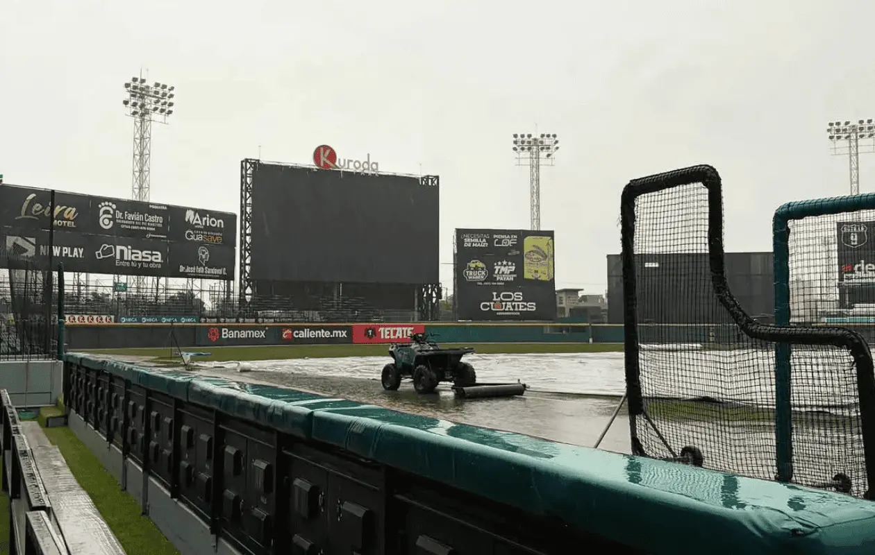 Las lluvias de este 30 de octubre imposibilitan que los partidos se desarrollen de acuerdo a lo programado. Foto: Yaquis de Obregón